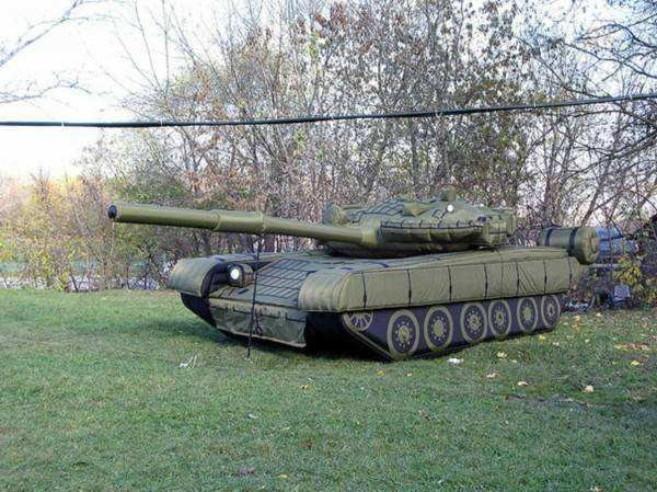 梅州陆地军事假目标坦克